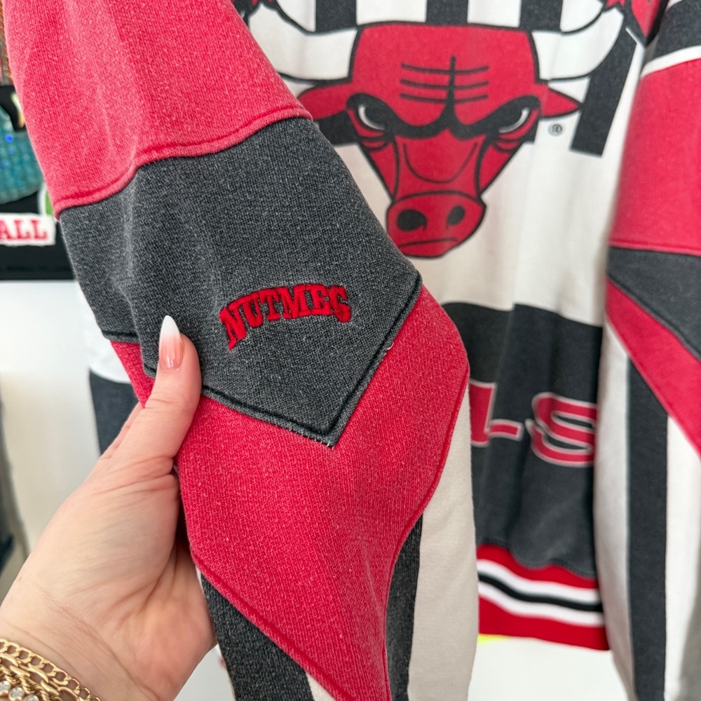 VINTAGE 1980s Chicago Bulls striped long sleeve sweatshirt by nutmeg mills XL - Picture 3 of 9